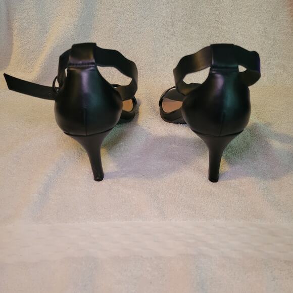 Torrid Black Faux Suede Ankle Strap Stiletto Heel Pumps Peep Toe Size 9W - Picture 4 of 11